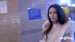 路人:你们是情侣吗?男孩:不,她是我小姨!